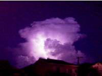 夕闇の雷雲