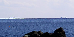 空に浮かぶ船